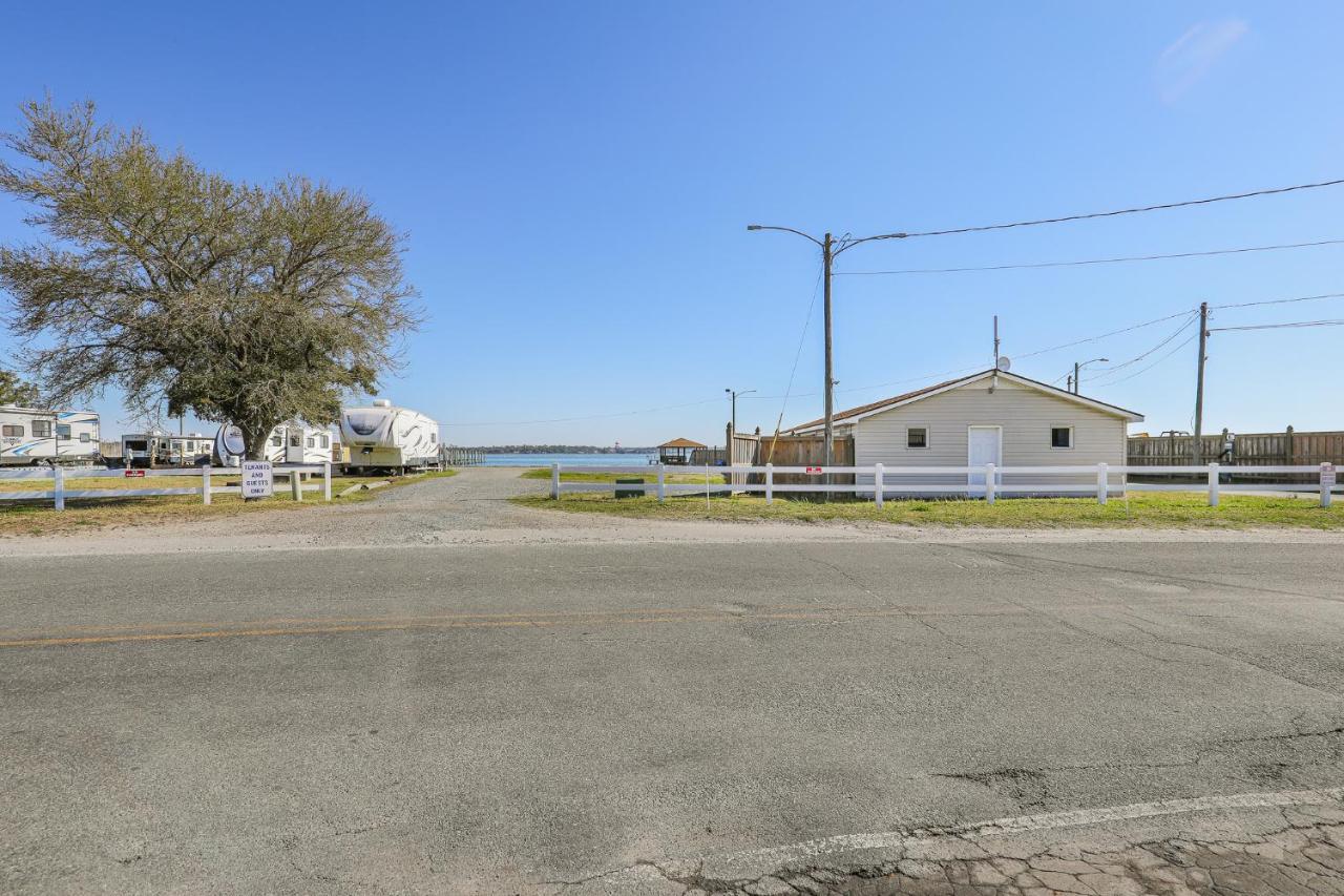 Spacious Home With Waterfront View-Welcome Pets Sneads Ferry Exteriör bild