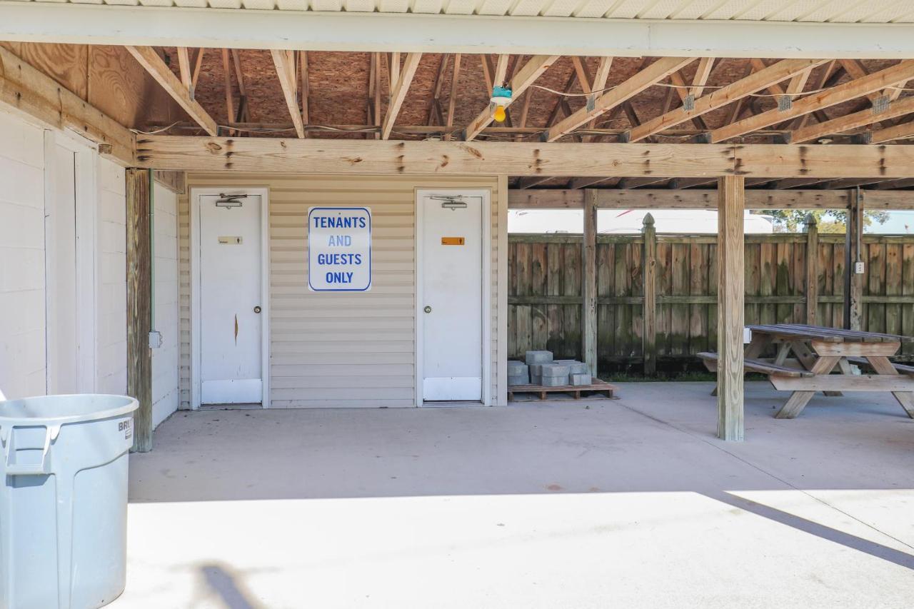 Spacious Home With Waterfront View-Welcome Pets Sneads Ferry Exteriör bild